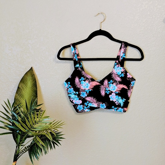 Charlotte Russe Tops - Charlotte Russe Black Floral Crop Top Sz M